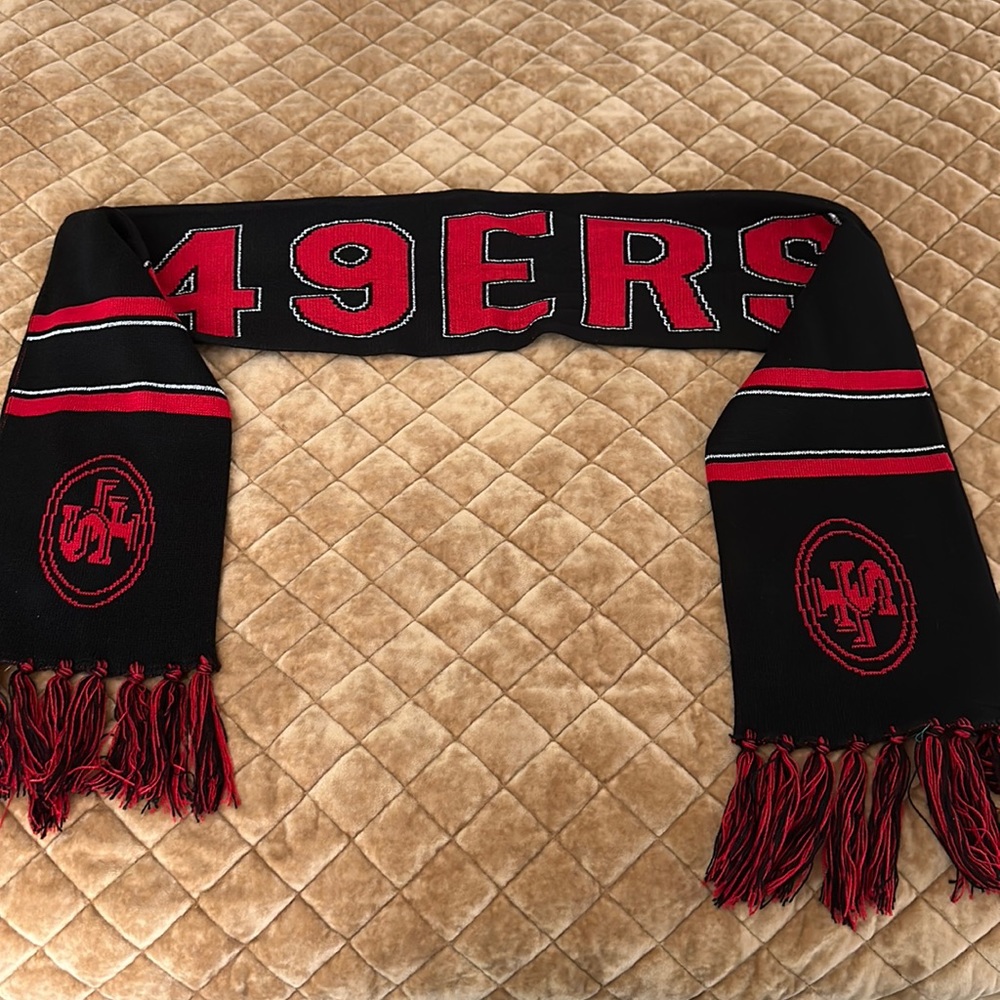 Like New Women’s 49ers Scarf❤️🖤